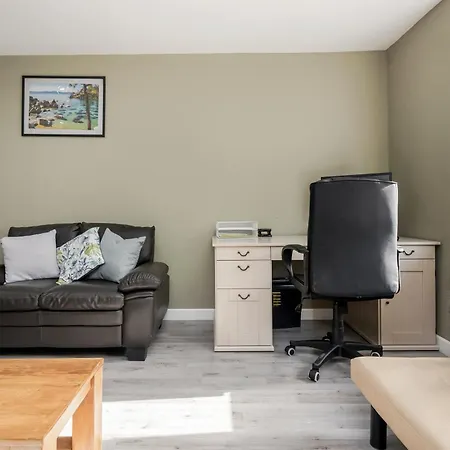Remaj Serviced Accommodation, Sleeps 7 & Free Parking Laindon Extérieur photo