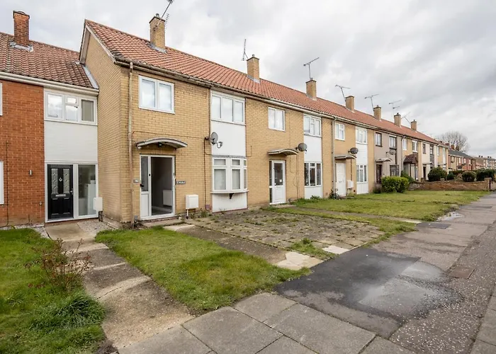 Remaj Serviced Accommodation, Sleeps 7 & Free Parking